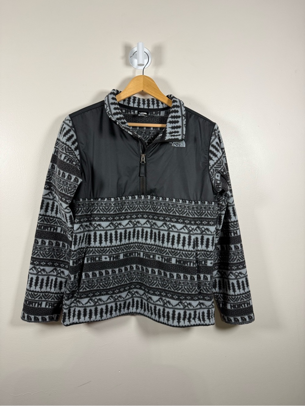 The North Face Men’s Black & Gray Patterned Half-Zip Fleece Pullover